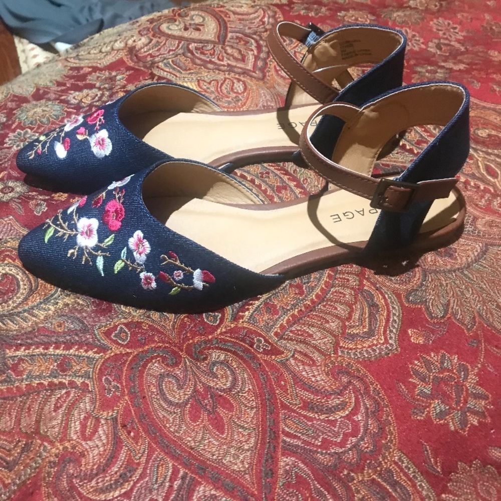 Shoes - Picture 3 of 3
